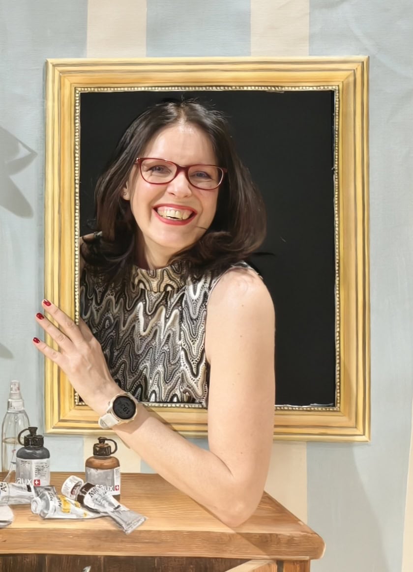 Gabriela Hajek-Renner sieht durch einen gemalten Rahmen